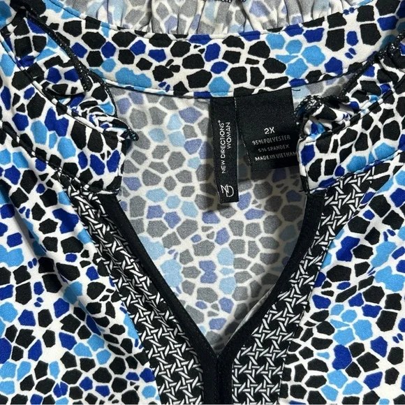 New Directions Short Sleeve V-Neck Blouse Blue Black White Size 2X - Picture 2 of 6